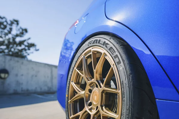 Фото дисков Motegi Racing MR147 CM7 Сатиновое золото на Subaru WRX VA