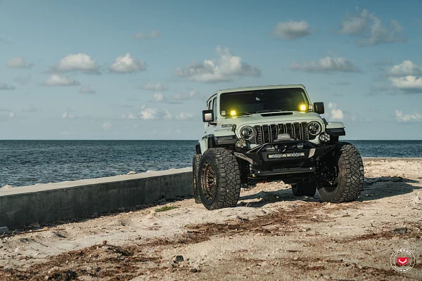 Фото дисков Vossen LCX-03 Сатиновая бронза на Jeep Wrangler IV (JL)