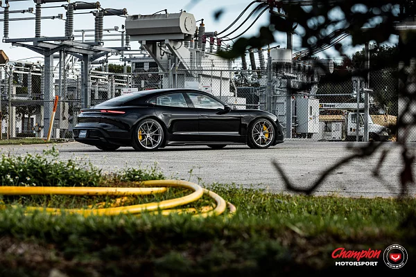 Фото дисков Vossen RS74 Глянцевый тонированный лак на Porsche Taycan I
