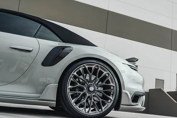 Фото дисков HRE P200 Глянцевый темный лак на Porsche 911 VIII