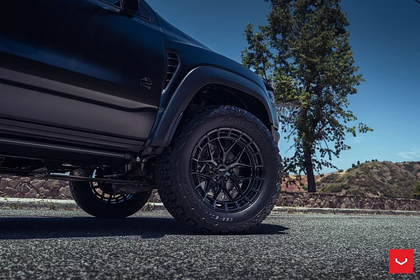 Фото дисков Vossen HFX-1 (6-Lug) Черный глянец на Ram 1500 V