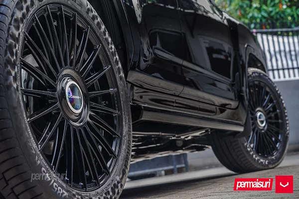 Фото дисков Vossen HF-8 Черный глянец на Toyota Land Cruiser 300