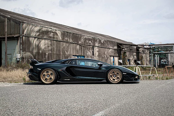Фото дисков HRE 454 GTM Сатиновая шампань на Lamborghini Aventador