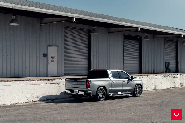 Фото дисков Vossen HF-8 Глянцевый лак на Chevrolet Silverado IV