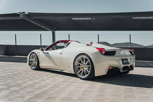 Фото дисков HRE S104SC Глянцевый лак на Ferrari 458