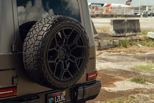 Фото дисков Vossen UV-4 Черный сатин на Mercedes-Benz G-Class III