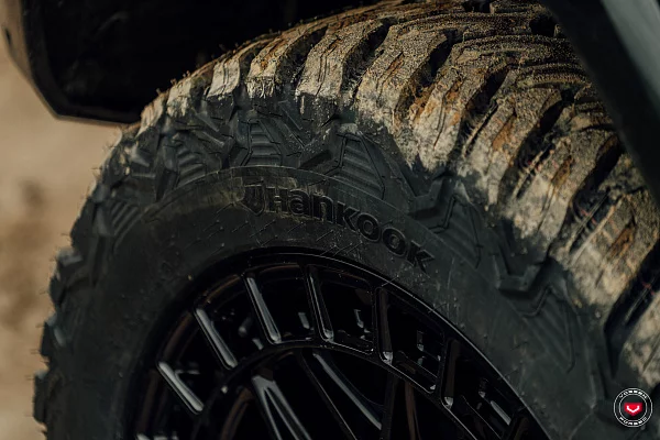 Фото дисков Vossen LC3-01 Черный глянец на GMC Hummer EV
