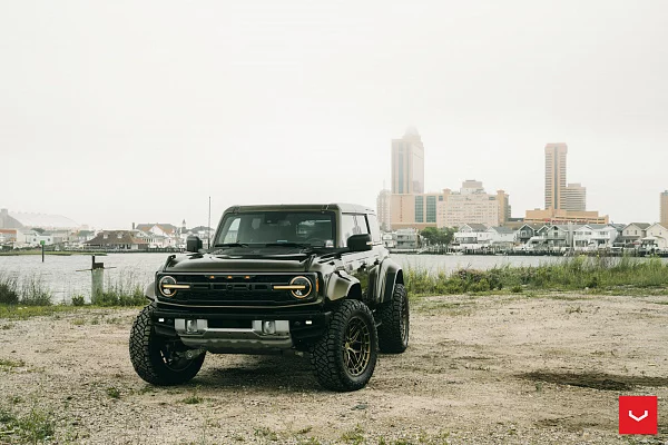 Фото дисков Vossen HFX-1 (6-Lug) Сатиновое темное золото на Ford Bronco