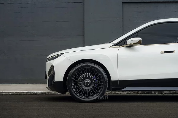 Фото дисков Brixton Forged LX01 Черный сатин на BMW iX