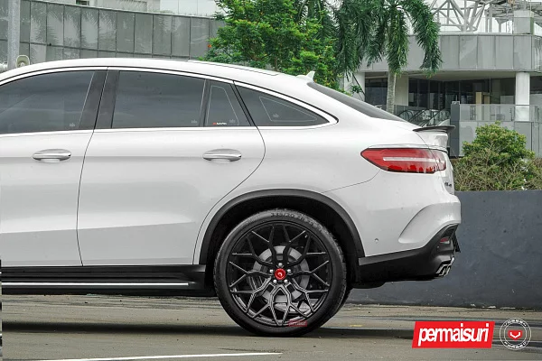 Фото дисков Vossen S17-01 Черный глянец на Mercedes-Benz GLE I