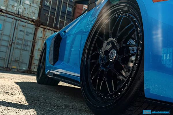 Фото дисков HRE 540C Черный глянец на Audi R8 (4S)
