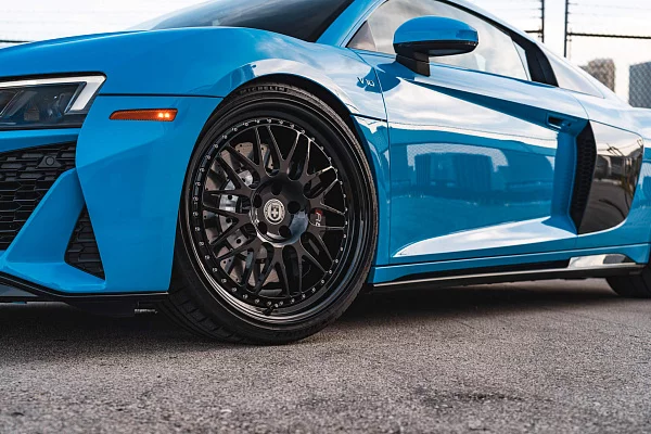 Фото дисков HRE 540C Черный глянец на Audi R8 (4S)