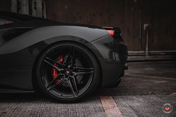 Фото дисков Vossen EVO-1 Черный глянец на Ferrari 488