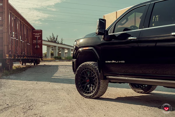 Фото дисков Vossen LCX-02 Черный сатин на GMC Sierra IV