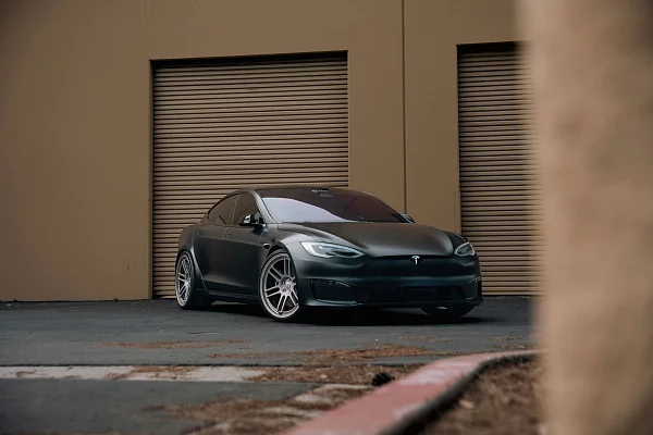 Фото дисков HRE 312 GTS Сатиновая шампань на Tesla Model S