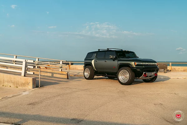 Фото дисков Vossen LCX-04 Глянцевый лак на GMC Hummer EV