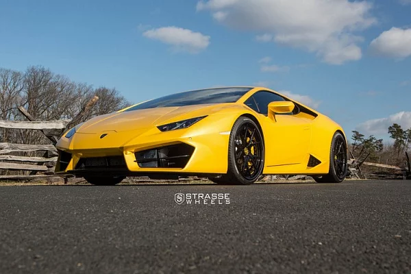 Фото дисков Strasse Wheels SM5R Deep Concave FS Черный глянец на Lamborghini Huracan