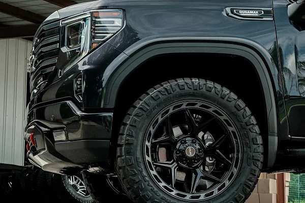 Фото дисков 4PLAY 4P55 Черный глянец на GMC Sierra IV