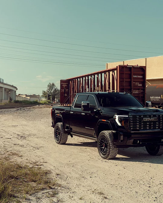 Фото дисков LCX-02 Черный сатин на GMC Sierra IV