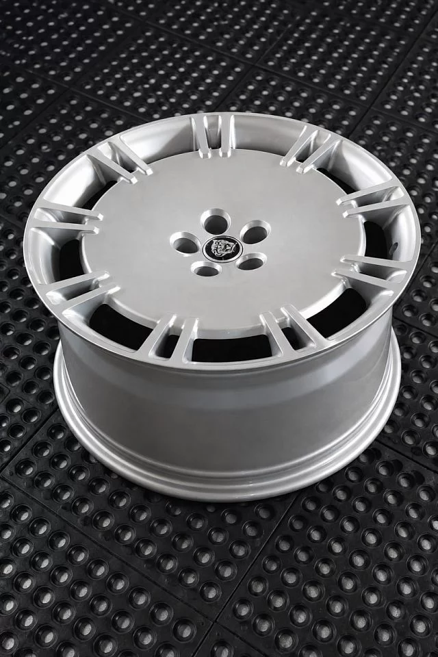 20" кованые диски в оригинальном дизайне Amirante