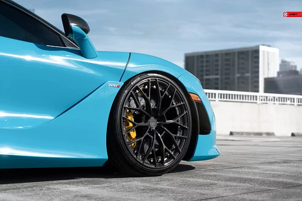 Фото дисков Anrky AN20 Глянцевый темный лак на McLaren 720S