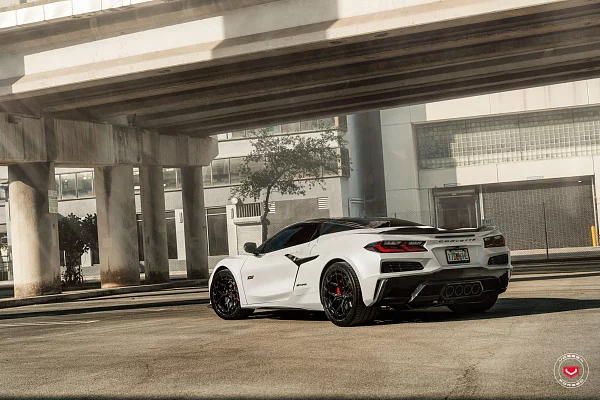 Фото дисков Vossen LC3-01T Черный глянец на Chevrolet Corvette C8