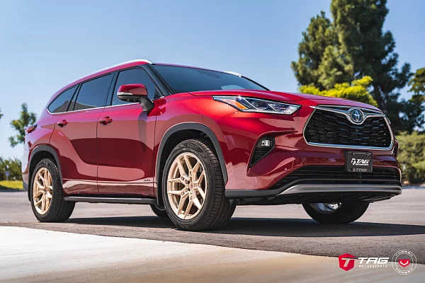 Фото дисков Vossen EVO-4 Сатиновая шампань на Toyota Highlander U70