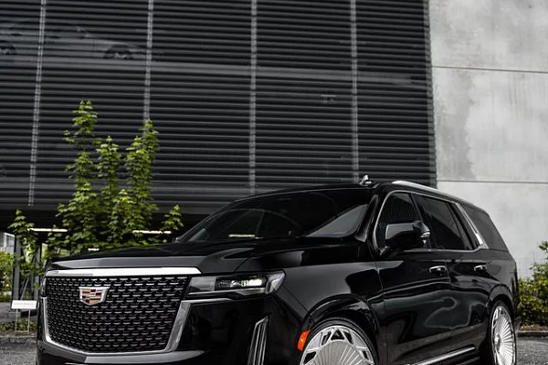Фото дисков ST Wheels ST Luxury Полированный лак на Cadillac Escalade V
