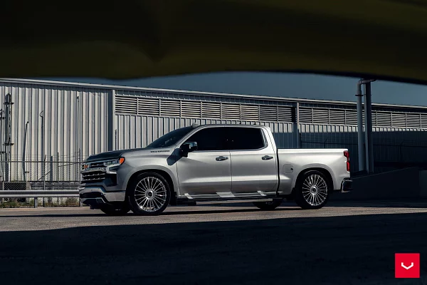 Фото дисков Vossen HF-8 Глянцевый лак на Chevrolet Silverado IV