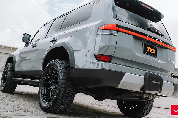 Фото дисков Vossen HFX-1 (6-Lug) Черный глянец на Lexus GX III