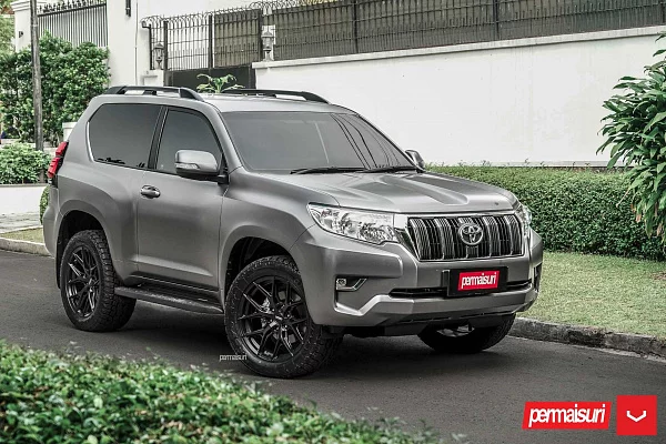 Фото дисков Vossen HF6-4 Черный сатин на Toyota Land Cruiser Prado 150