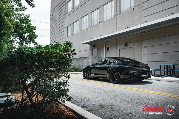 Фото дисков Vossen RS92 Черный глянец на Porsche Taycan I