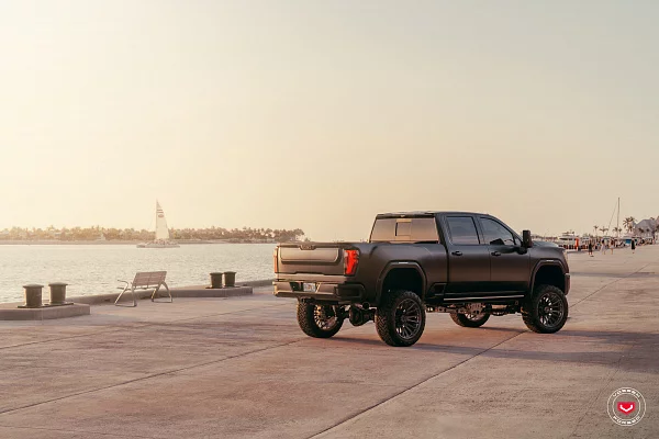 Фото дисков Vossen VFX-03 Глянцевый темный лак на GMC Sierra IV