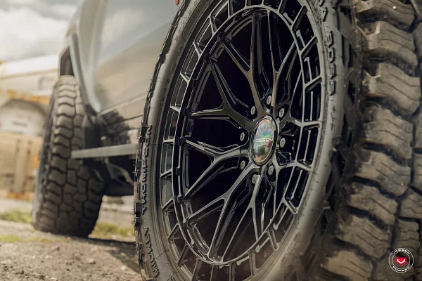 Фото дисков Vossen LC3-01 Черный глянец на GMC Hummer EV
