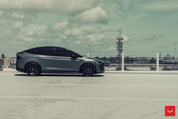 Фото дисков Vossen HF-8 Черный глянец на Tesla Model X