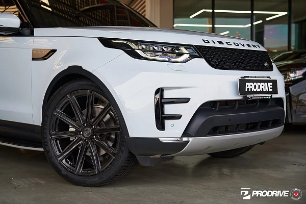 Фото дисков Vossen UV-2 Глянцевый темный лак на Land Rover Discovery V