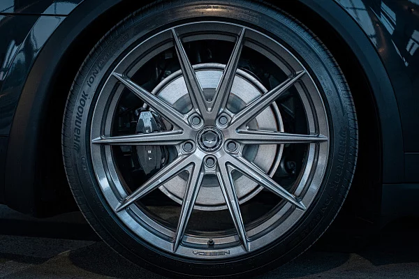 Фото дисков Vossen HFX-2 (5-Lug) Глянцевый графит на Tesla Model X