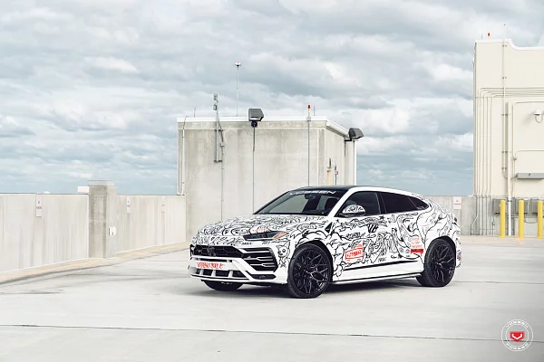 Фото дисков Vossen S17-01 Черный глянец на Lamborghini Urus