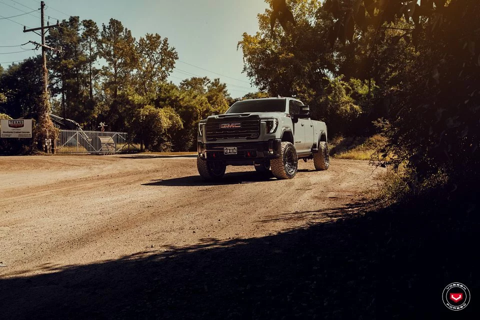 Vossen LCX-03 / GMC Sierra IV