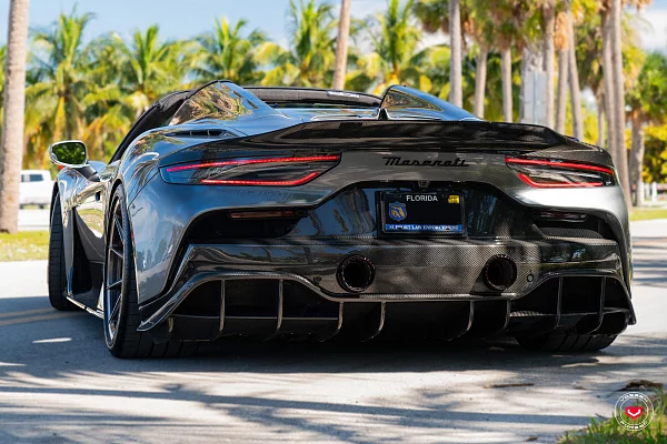 Фото дисков Vossen EVO-2 Глянцевый темный лак на Maserati MC20