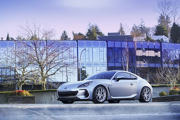 Фото дисков Rotiform LTN-J Серебро на Subaru BRZ II