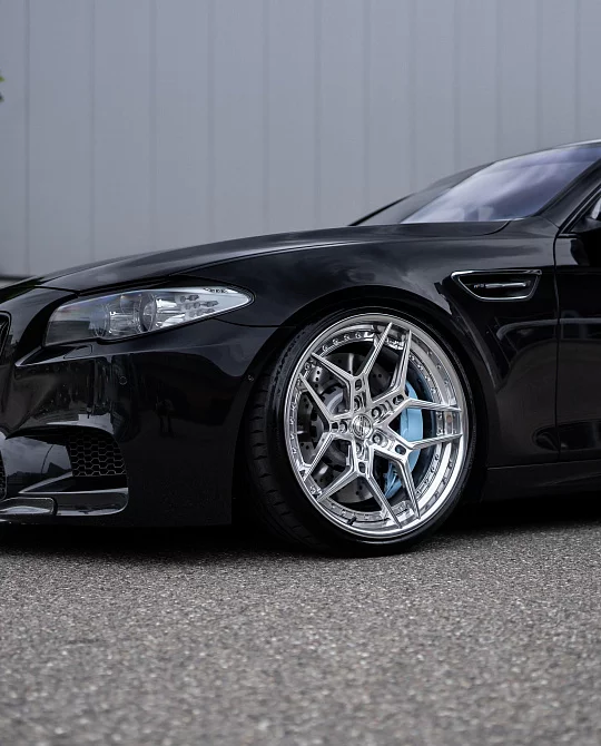 Фото дисков ST21.2 Полированный лак на BMW 5/M5 (F10)