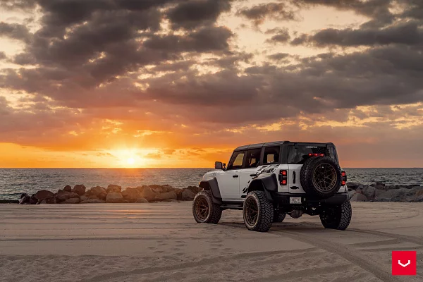Фото дисков Vossen HFX-1 (6-Lug) Сатиновая бронза на Ford Bronco