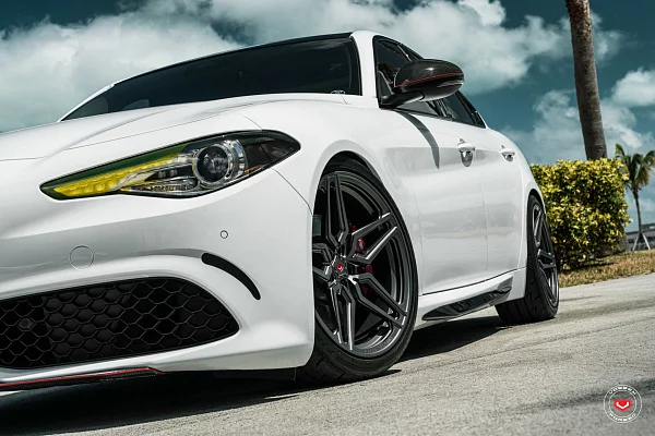 Фото дисков Vossen M-X1 Глянцевый графит на Alfa Romeo Giulia II (952)