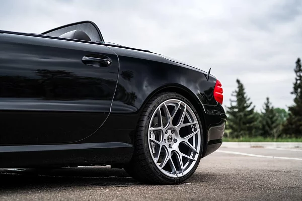 Фото дисков HRE FF01 Серебро на Mercedes-Benz SL (R230)