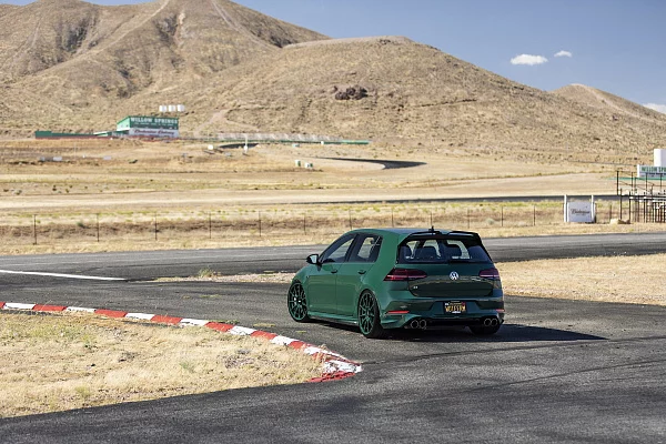 Фото дисков Rotiform DTM Глянцевый лак на Volkswagen Golf VII