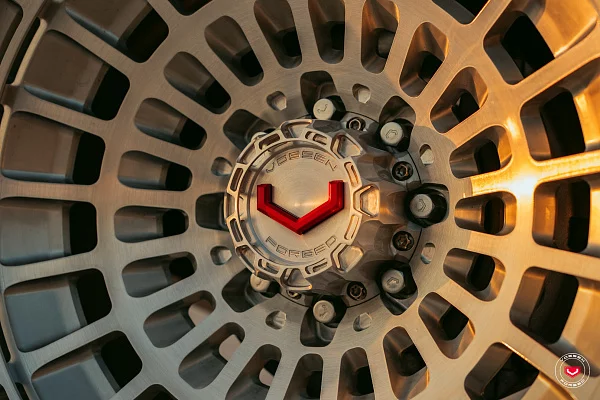Фото дисков Vossen LCX-04 Глянцевый лак на GMC Hummer EV