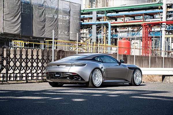 Фото дисков HRE 515 GTM Глянцевый лак на Aston Martin DB12
