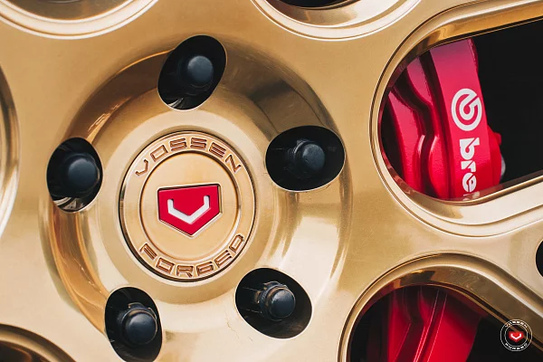 Фото дисков Vossen CG-204 Глянцевое золото на Dodge Charger VII