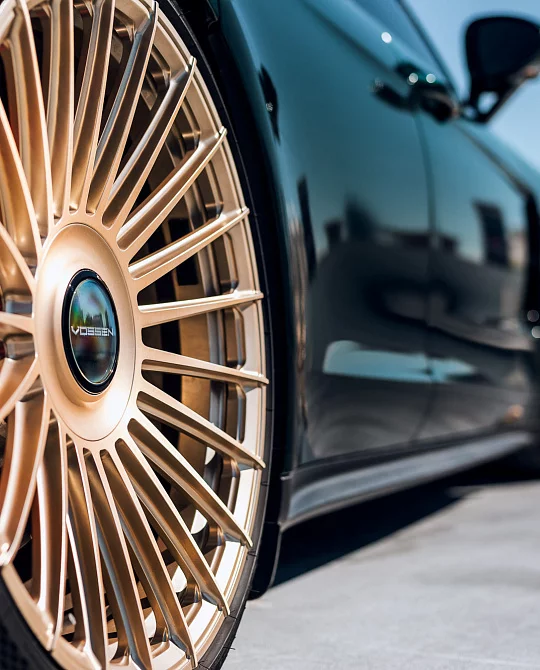 Фото дисков S17-13 Сатиновая шампань на Porsche Panamera II
